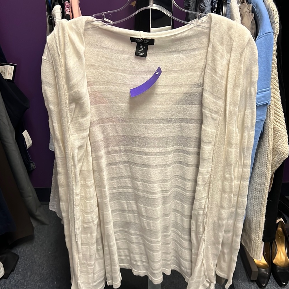 💜Jones and Co White Cardigan L